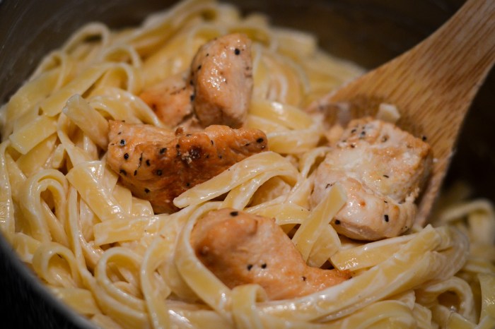 Easy chicken fettuccine alfredo recipe with jar sauce