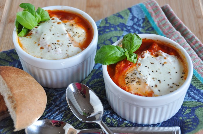 Egg recipe with tomato sauce